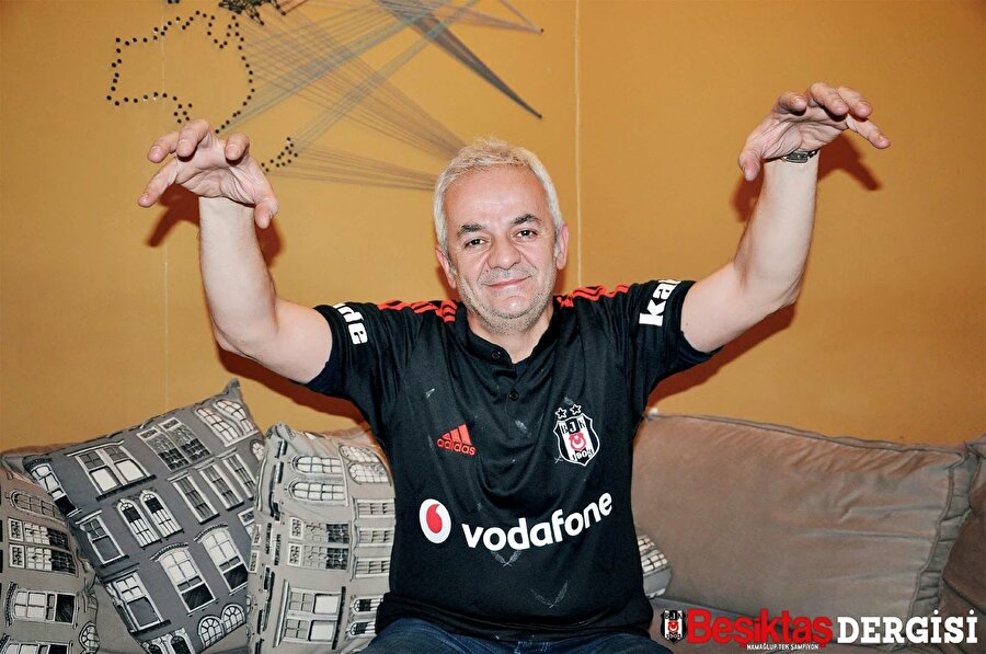 Zafer Algöz'ün Beşiktaş Dergisi'ne verdiği pozlardan biri.