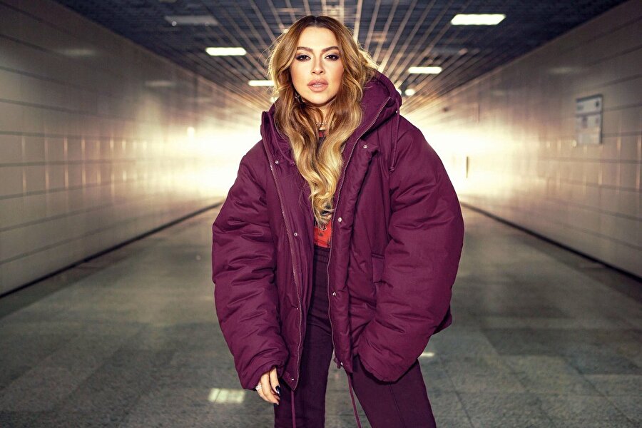 Hadise Açıkgöz.