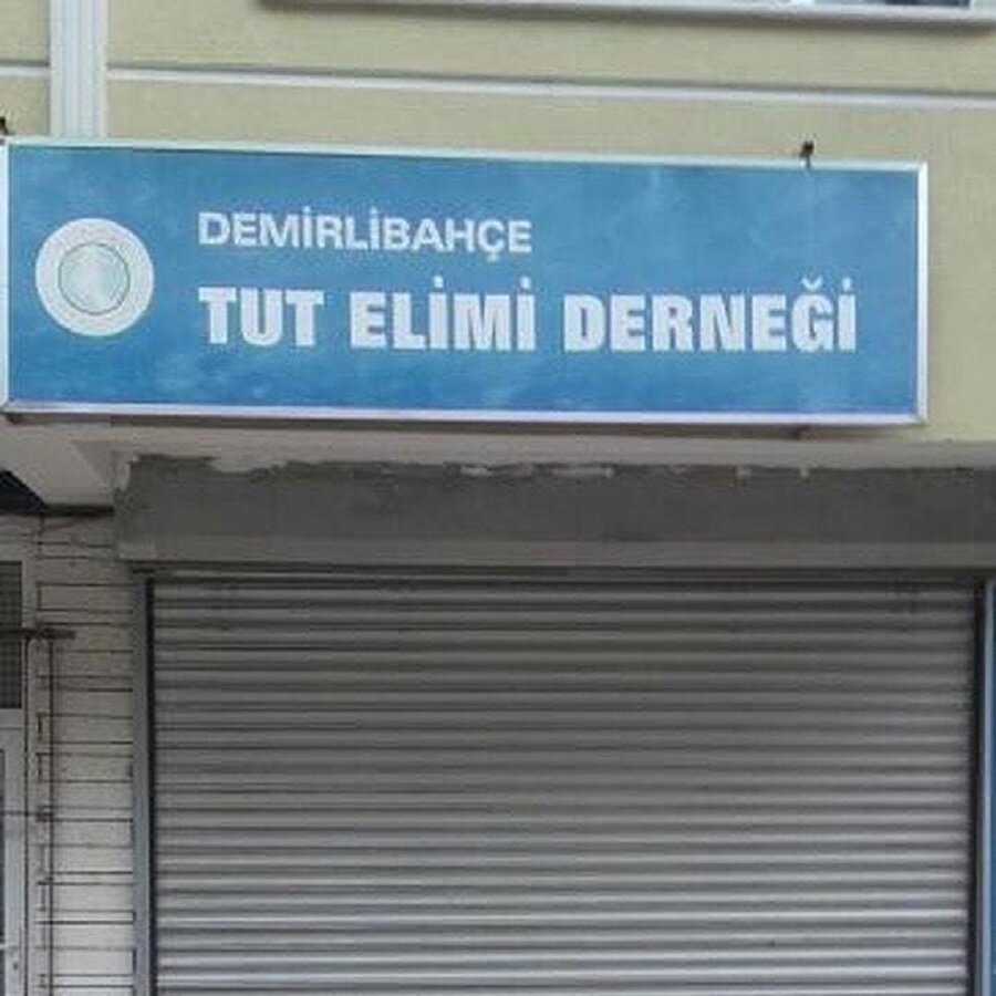 ​Henüz kimse ellerinden tutmamış olacak ki kapalılar