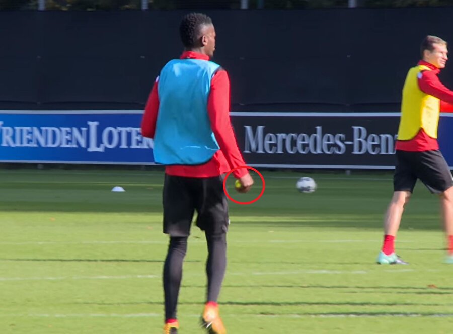 Isimat Mirin'in PSV antrenmanlarındaki tenis toplu çalışması kameralara böyle yansıdı.
