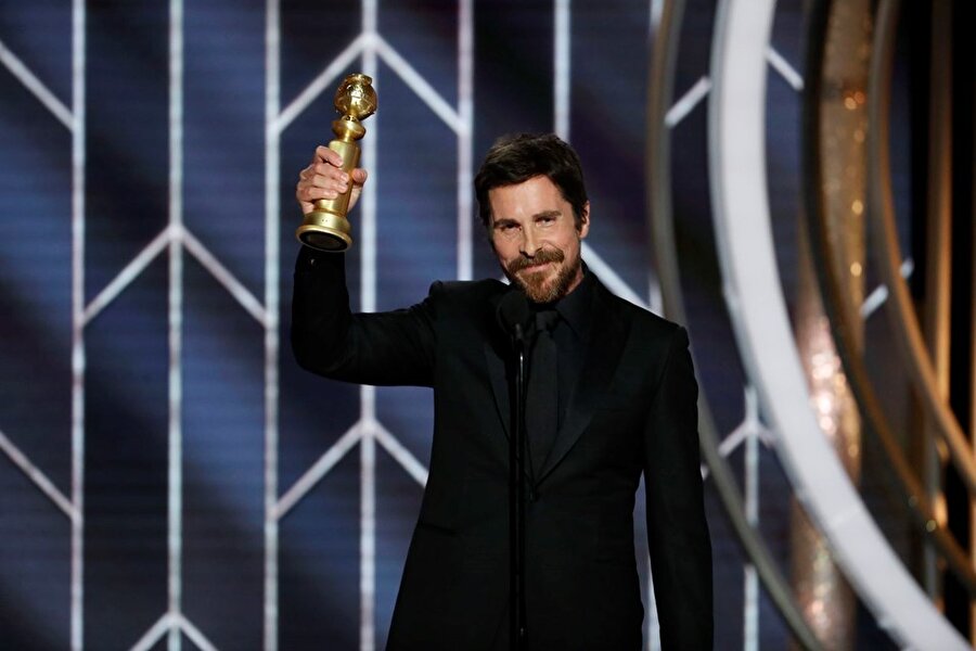 En İyi Erkek Oyuncu/Müzikal-Komedi: Christian Bale

                                    
                                    
                                    
                                    Vice filmi için 20 kilo birden alan yıldız oyuncu ödül koleksiyonuna bir yenisini daha ekledi.
                                
                                
                                
                                