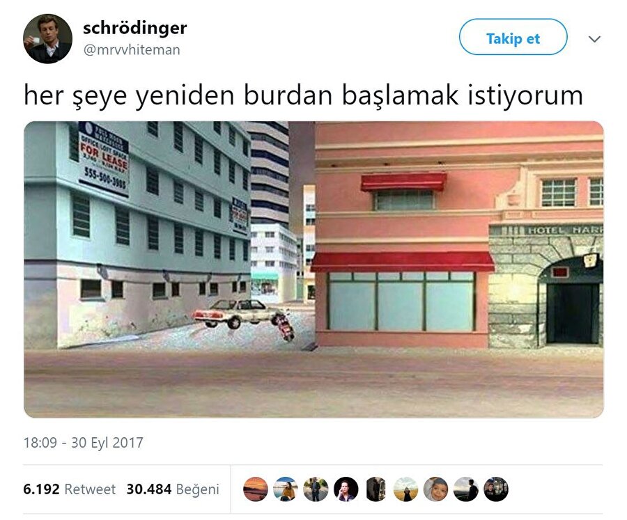 Kanalizasyondan bir saniyeliğine kafamı çıkartıyorum ve...