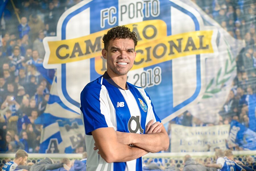 Pepe, Porto formasıyla ilk pozunu böyle verdi.