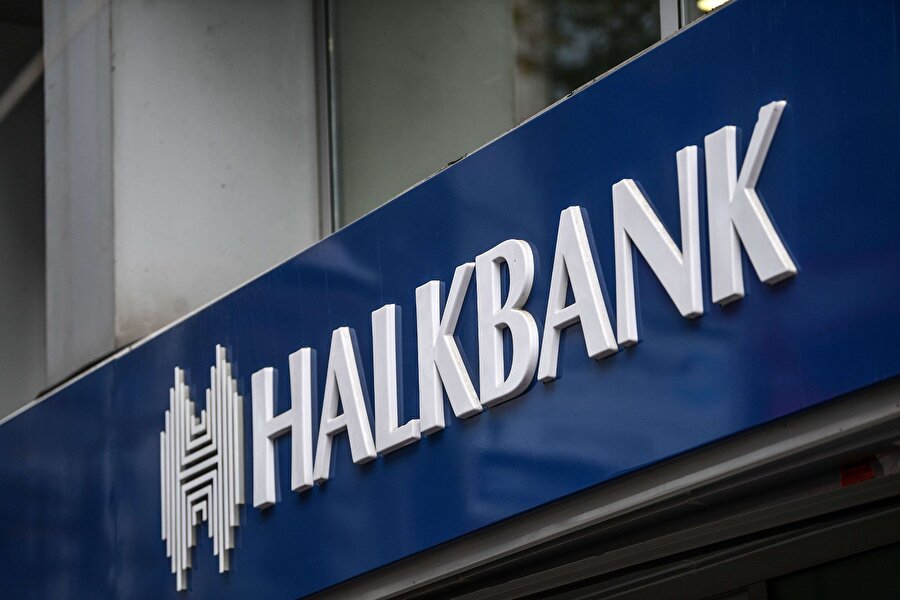 350 bin esnafa 22 milyar liralık kredi desteği
Halkbank, esnaf ve sanatkarların işletme yatırım kredisi ihtiyaçlarını karşılamak üzere bu yıl yaklaşık 350 bin esnafa, 22 milyar liralık kredi kullandıracak.