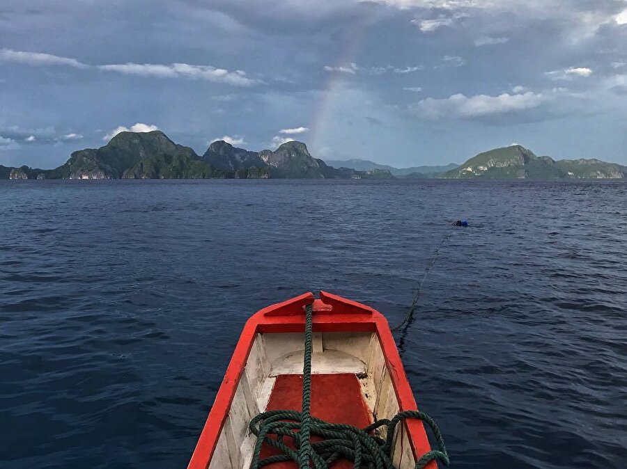 El Nido, Filipinler kıyılarında sakin ve doğal bir manzara