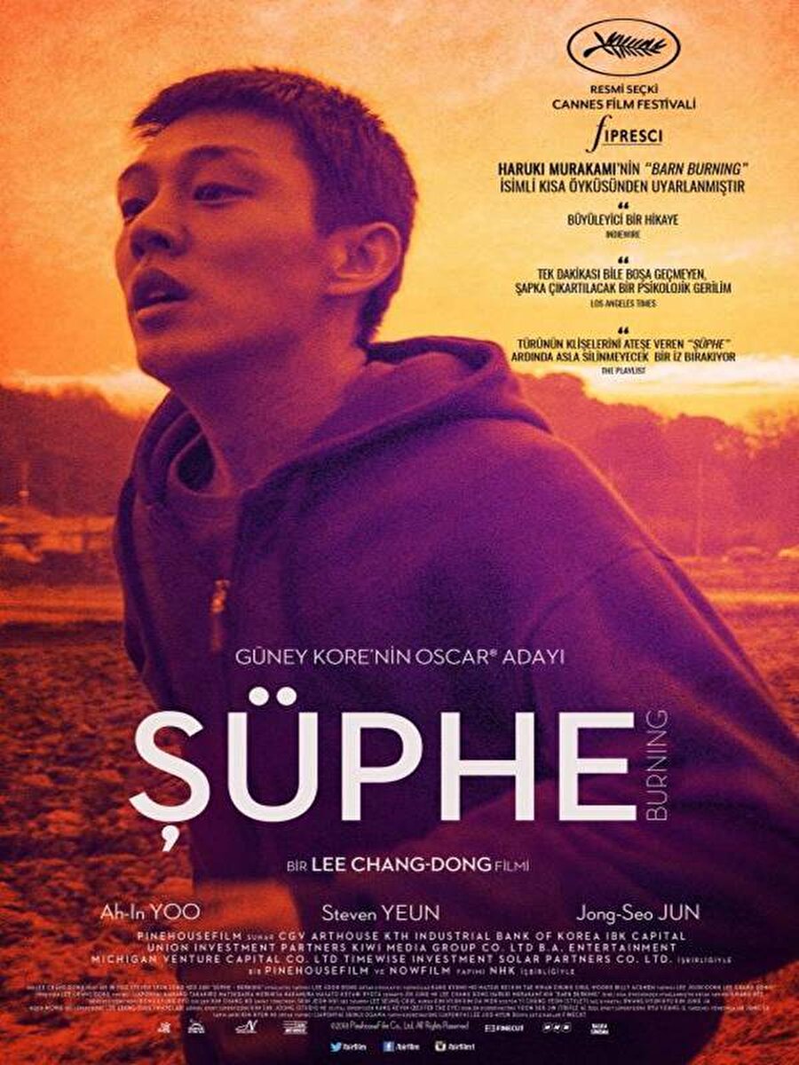 Şüphe
Haruki Murakami'nin "Barn Burning" isimli kısa öyküsünden uyarlanan ve Cannes'da iki ödüle değer görülen "Şüphe" adlı film, yarı zamanlı kurye olarak çalışan Jongsu'nun, eski komşusu Haemi ile karşılaşması sonrası gelişen olayları ele alıyor. Güney Kore yapımı, Chang-dong Lee'nin yönetmenliğini üstlendiği filmde, Ah-in Yoo, Steven Yeun, Jong-seo Jeon gibi isimler rol alıyor.