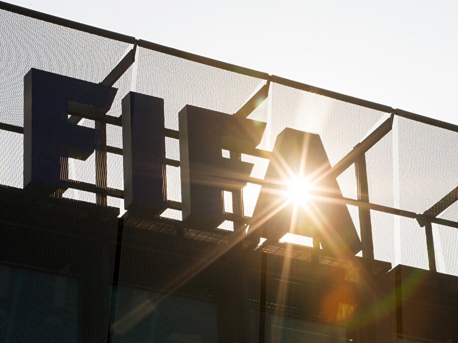 FIFA binasının gün batımında çekilmiş bir görüntüsü.