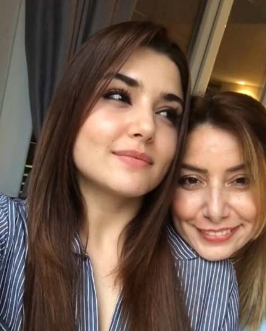Hande Erçel annesi Aylin Erçel.