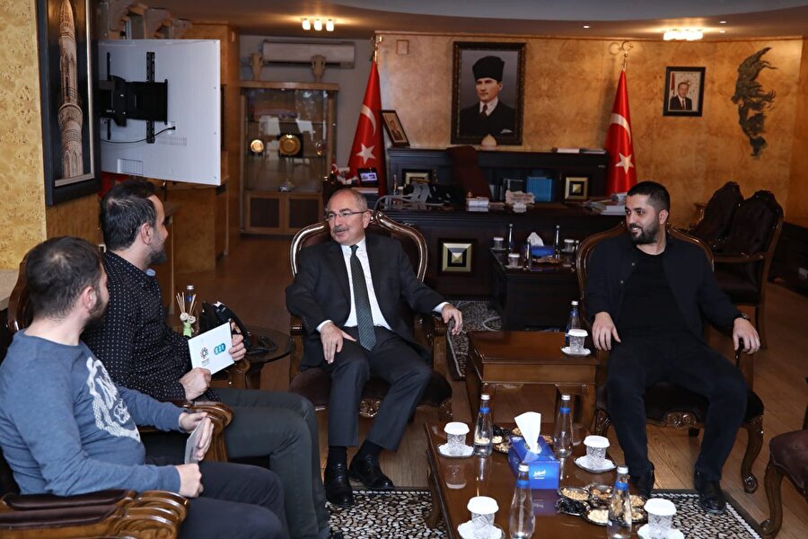 Mardin Büyükşehir Belediyesi Gençlik Merkezi'nin son durağı Vali Yaman'ın makamı oldu.
