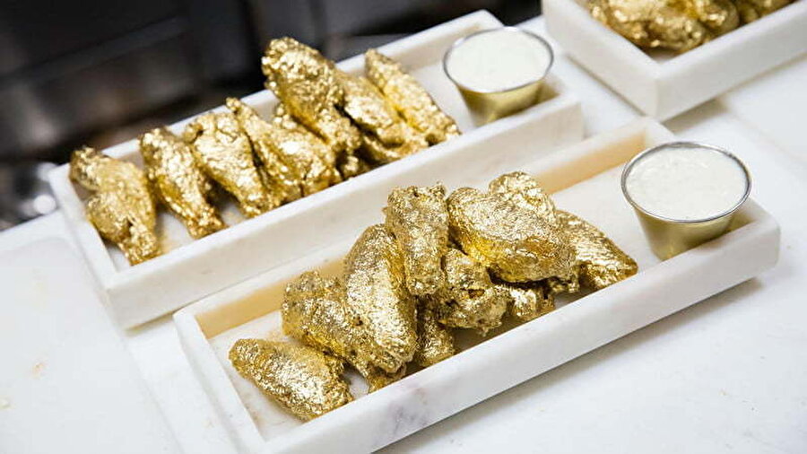 1. Altın kanatlar

                                    24 karat altından yapılan bu kanatlar, New York merkezli bir restoran olan Ainsworth'te bir porsiyonu 1000 dolar ücretle müşterilere sunuluyor.
                                