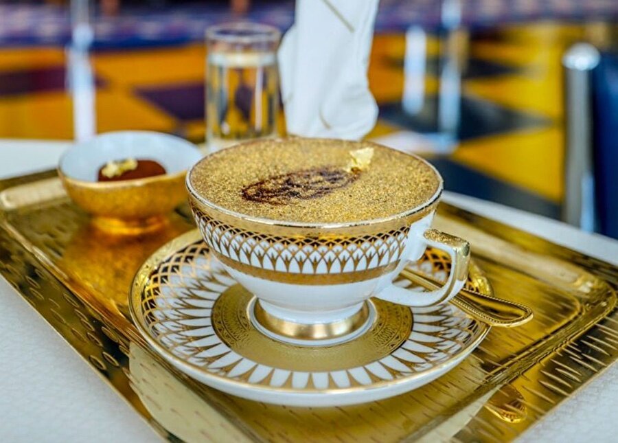 2. En pahalı cappuccino

                                    Bu kahveyi etrafınızda bulunan Starbuckslar'da bulmanız imkansız. Altın tozlu Cappuccino Dubai'nin en lüks otellerinden Burj Al Arab'da satılıyor.
                                