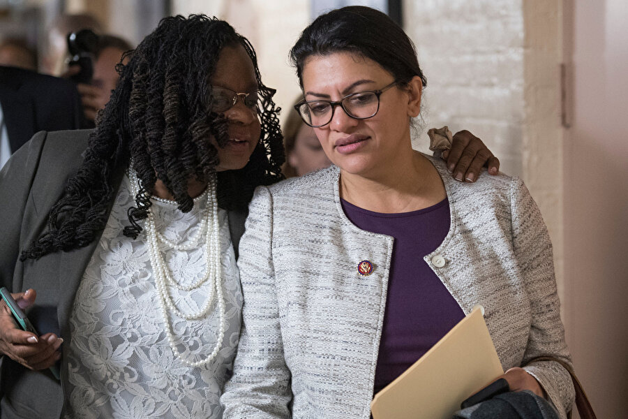 Tlaib, İslamofobik paylaşımı kamuoyunda yayılan Florida'da görevli Cumhuriyetçi yerel bir siyasetçiye Twitter hesabından yanıt verdi.