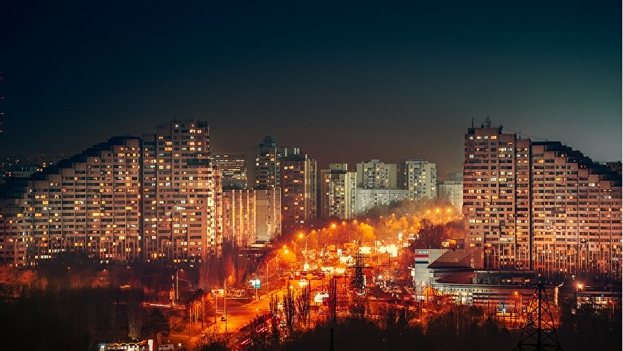 Moldova
1991 yılında SSCB'nin dağılmasıyla bağımsızlığını kazanan Moldova’nın içinden Prut ve Dinyester nehirleri geçmektedir.
17 Ekim 2018 tarihi itibariyle Türkiye ve Moldova arasında pasaport yerine kimlikle seyahat dönemi resmen başlamıştır.
1812 yılına kadar yaklaşık 300 yıl Boğdan eyaleti olarak Osmanlı İmparatorluğu'nun egemenliğinde yaşayan bugünkü adıyla Moldova’da gezilecek şehirler arasında Balti, Kişinev, Edinet, Tiraspol ve Holly Gates yer alıyor.