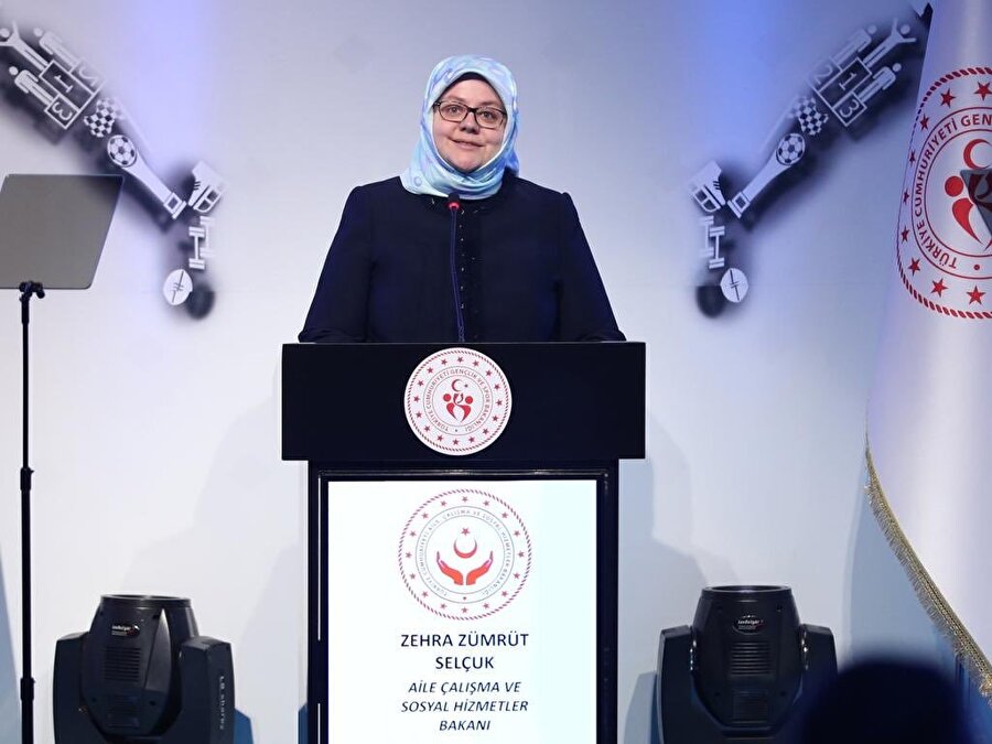 ile, Çalışma ve Sosyal Hizmetler Bakanı Zehra Zümrüt Selçuk.