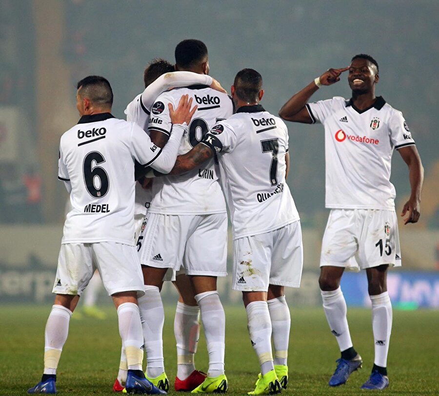 Beşiktaşlı futbolcuların gol sevinci.