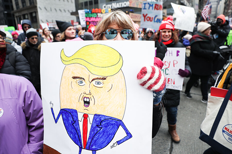 Amerika'nın birçok şehrinde, kadınlar ABD Başkanı Trump'ı protesto etti.