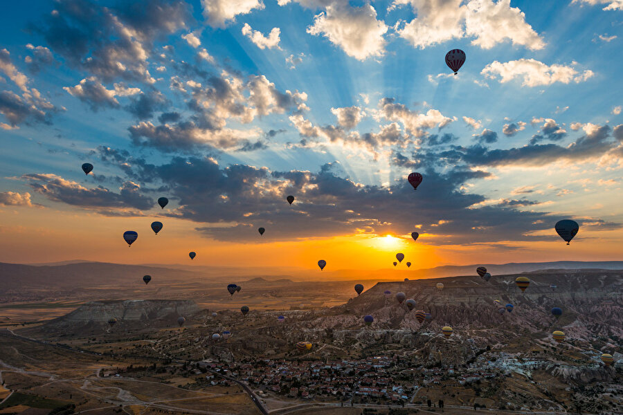 Nevşehir'deki Kapadokya en güzel günbatımı manzaraları arasnda yerini almış durumda. 
