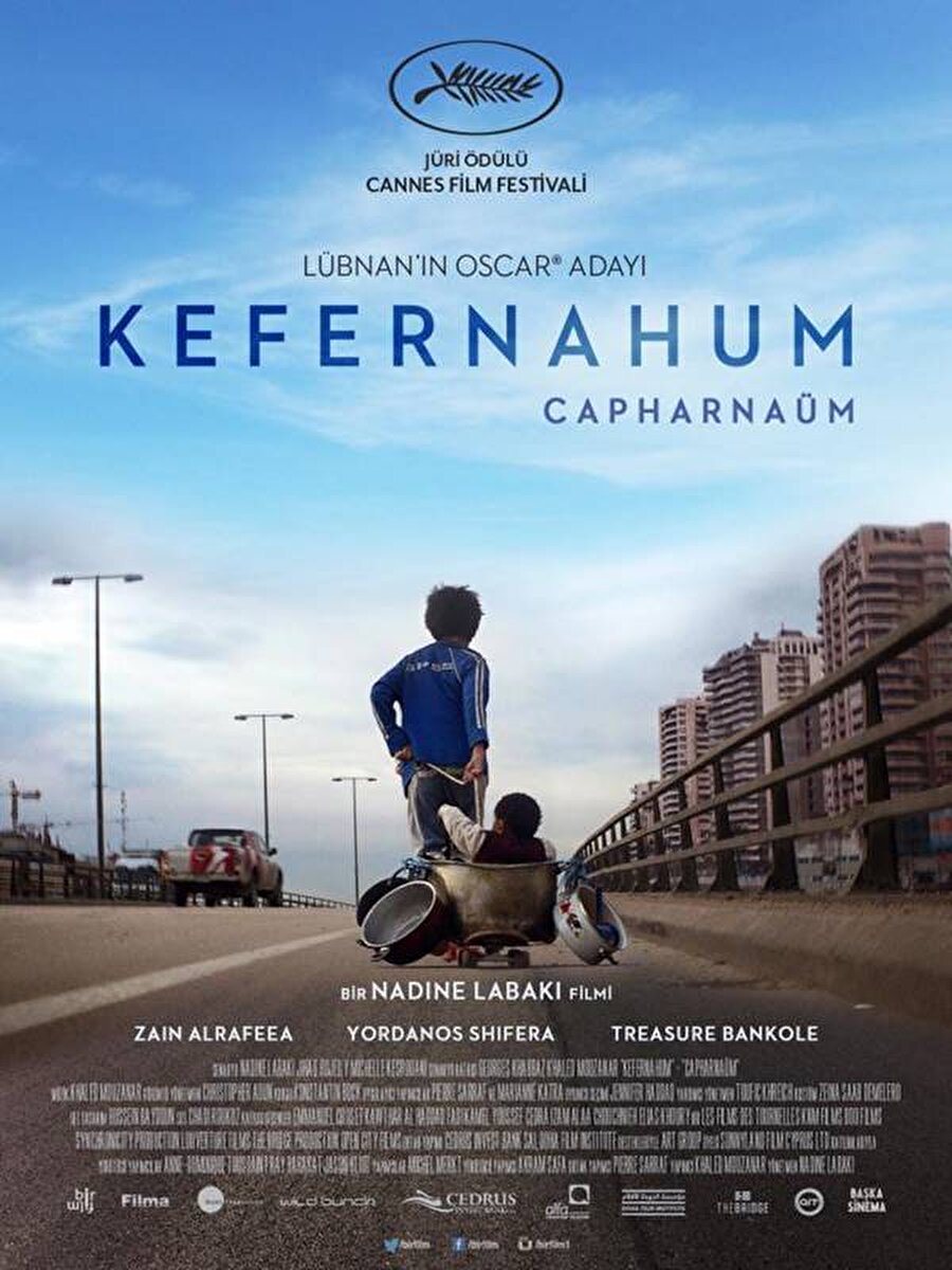 1. Kefernahum
Bu yıl 91. kez düzenlenecek Oscar ödüllerinde "Yabancı Dilde En İyi Film" kategorisinde Lübnan adına yarışacak "Kefernahum" Türk izleyicisi ile buluşacak. Nadine Labaki'nin yazıp yönettiği "Kefernahum", resmi bir doğum belgesi bulunmadığı için 12 yaşında olduğu adli tetkikler sonucu ortaya konabilen Beyrutlu bir gencin, yoksulluk ve şiddet ortamında var olma mücadelesini ele alıyor.Cannes'da Jüri Ödülü'ne layık görülen filmde, Lübnanlı yönetmen ve oyuncu Nadine Labaki ile Zain Al Rafeea, Yordanos Shiferaw, Boluwatife Treasure Bankole ve Alaa Chouchnieh gibi isimler rol aldı.