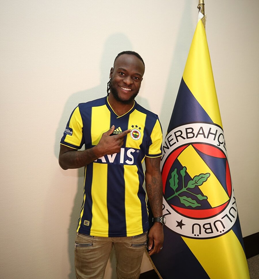 Victor Moses yeni formasıyla ilk pozunu böyle verdi.