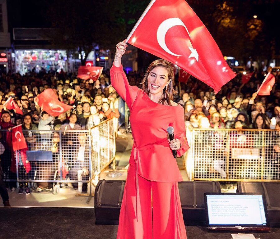 Burcu Güneş.