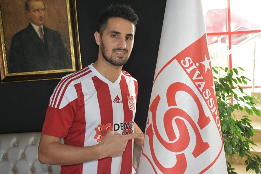 Hugo Vieira, Sivasspor formasıyla böyle poz vermişti.