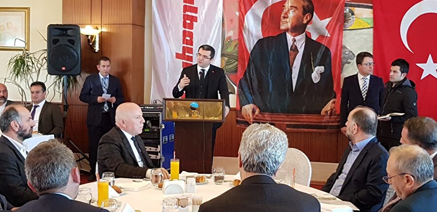 Erzurum'da; Erzincan, Erzurum Şeker Fabrikaları yönetiminde çiftçilere yönelik tanıtım toplantısı düzenlendi.