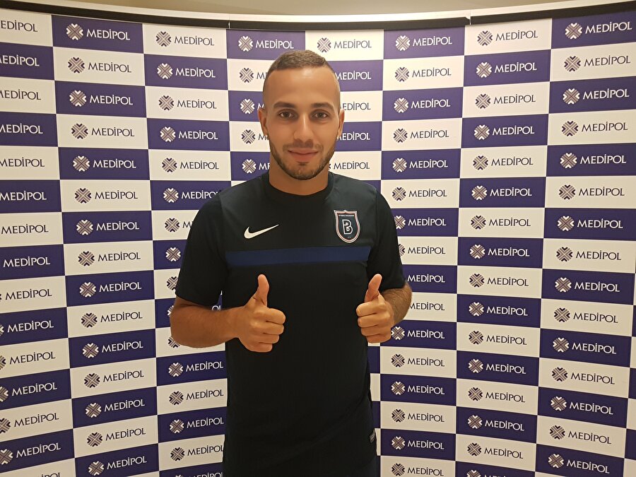 Kerim Frei, Başakşehir için sağlık kontrolünden geçtiği dönemde bu pozu vermişti.