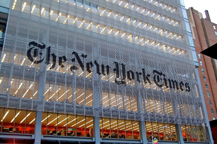The New York Times
Putin’in de ABD’nin benzer bir hareketine yanıt olarak anlaşmadan çekildiğini hatırlatan The New York Times’taki haberde, Putin’in Rusya’nın daha önce antlaşma kapsamında yasaklanan silahlar inşa edeceğini ve nükleer silah kontrolü ile ilgili herhangi bir konuda artık ABD ile artık görüşmeler başlatmayacağı ifadelerine yer verdi.