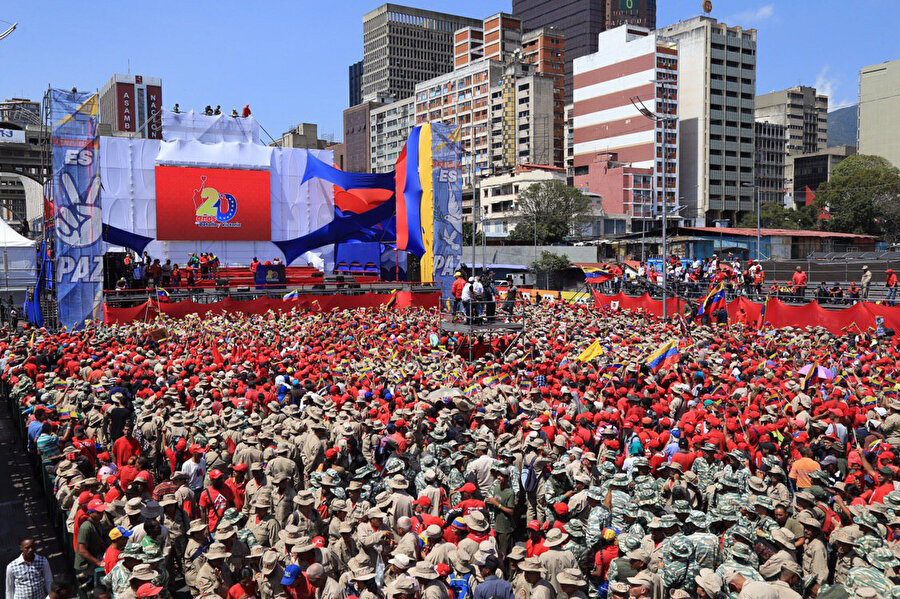 Maduro destekçileri Caracas'ta düzenlenen mitingde buluştu.