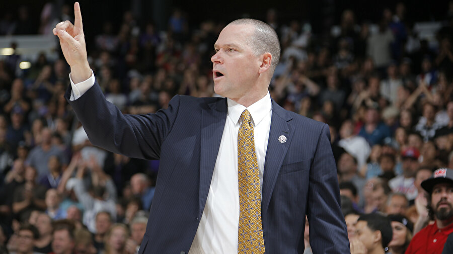 Mike Malone, Denver Nuggets'ı çalıştırıyor.