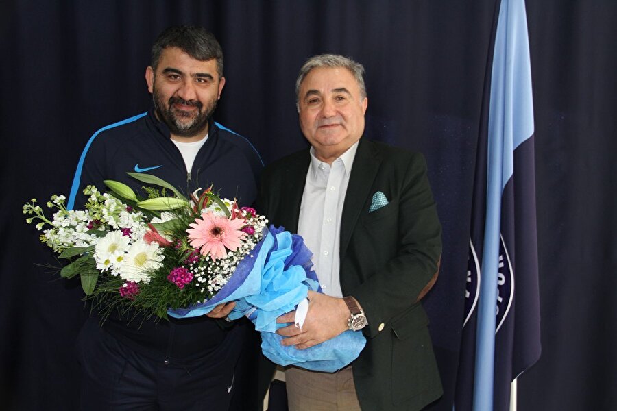 Ümit Özat, Yılmaz Vural'dan boşalan teknik direktörlük koltuğuna oturdu.