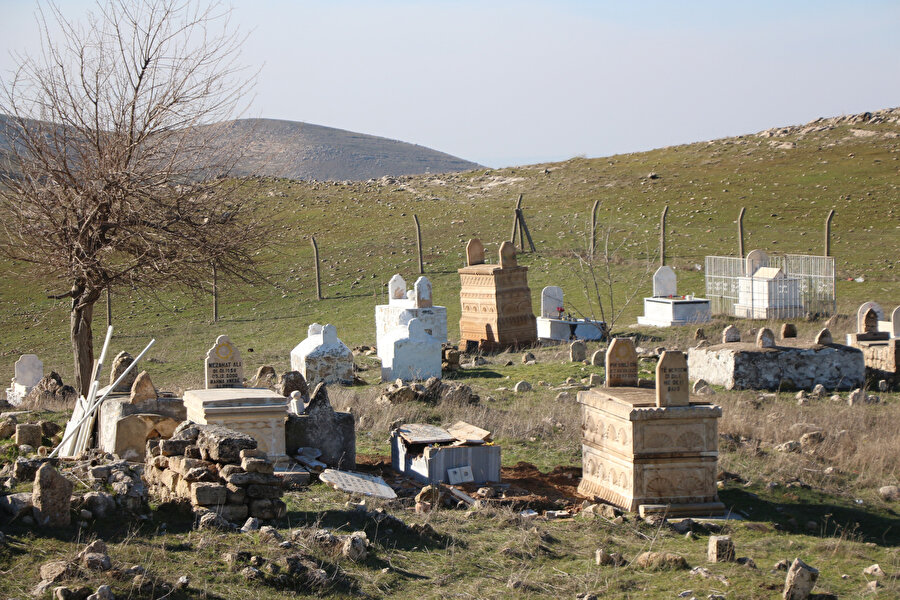 Yolveren köyü mezarlığı