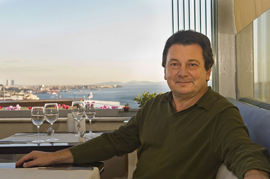 Gastronomi alanında Türkiye'nin yetiştirdiği en önemli yazar ve eleştirmenlerden olan Vedat Milor, yeni bir belgesel hazırlığında olduğunu belirtti.