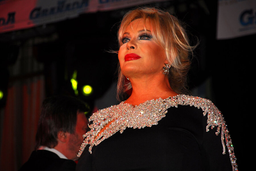Emel Sayın.