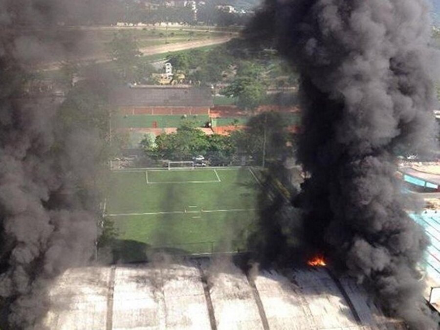 Flamengo tesislerinde çıkan yangından bir görüntü.