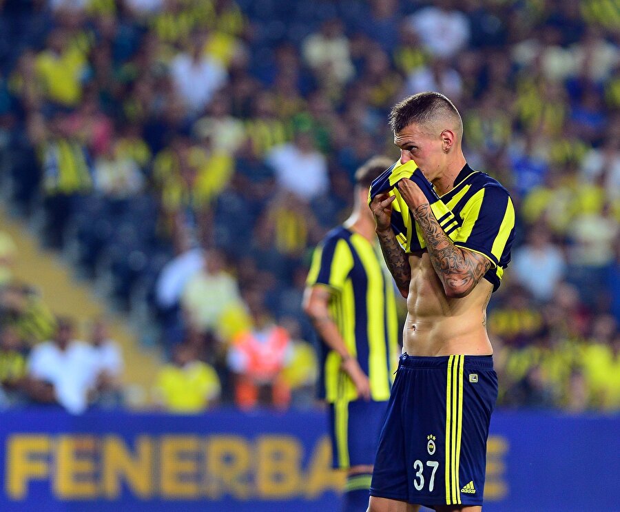 Martin Skrtel yenilen golün ardından üzülüyor.