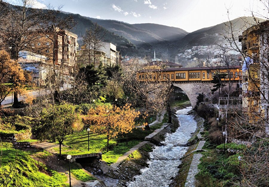 Tarihi dokusu ve yem yeşil çevresiyle Osmanlı mirası en güzel şehirlerimizden, Bursa.