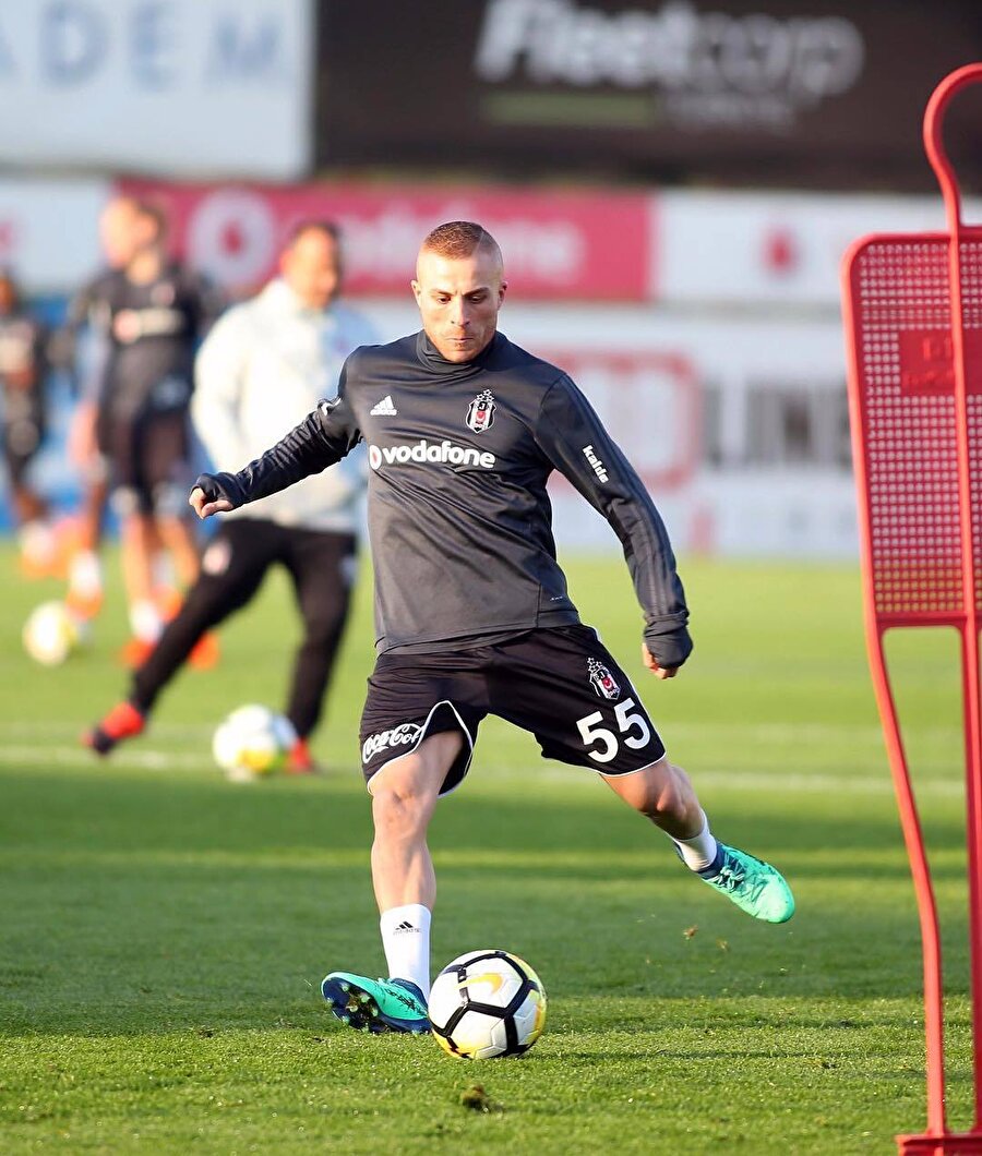 Gökhan Töre'nin sözleşmesi haziranda sona eriyor.