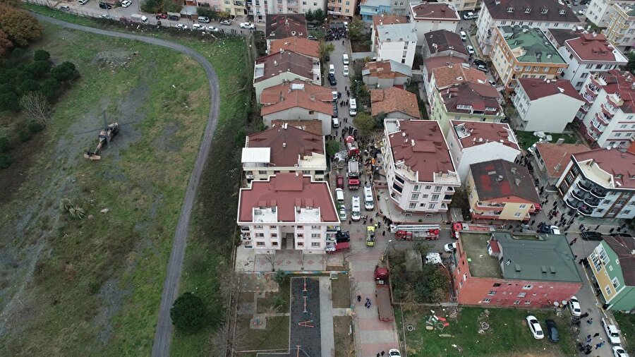 26 Kasım 2018

                                    
                                    İstanbul'un Sancaktepe ilçesinde askeri helikopterin düşmesi sonucu, 4 askerimiz şehit olurken, bir askerimiz de yaralanmıştı.  Sancaktepe'de Topçular Caddesi Fırtına Sokak'taki 4 katlı binanın çatısına çarpan UH-1 tipi askeri helikopter, sokağa düşmüştü. Binaların arasına düşen helikopterdeki askerlere ilk müdahale çevredeki vatandaşlarca yapılmış, 4 askerimiz şehit düşmüştü. Sokakta kimsenin olmaması nedeniyle olayda siviller zarar görmemişti.
                                
                                