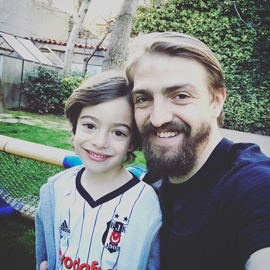Caner Erkin ve oğlu Çınar.