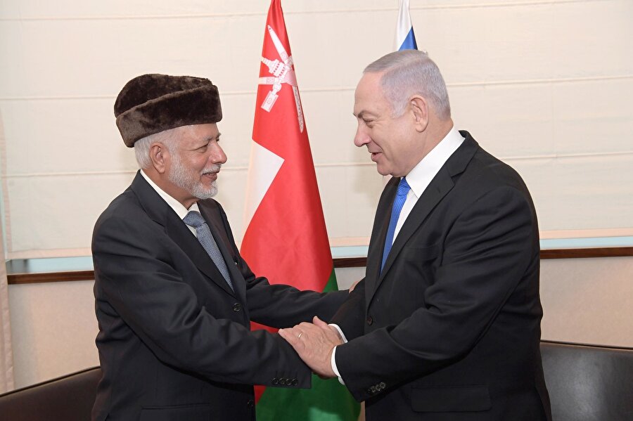 Umman Dışişleri Bakanı Yusuf bin Alevi, İsrail Başbakanı Benyamin Netanyahu ile...