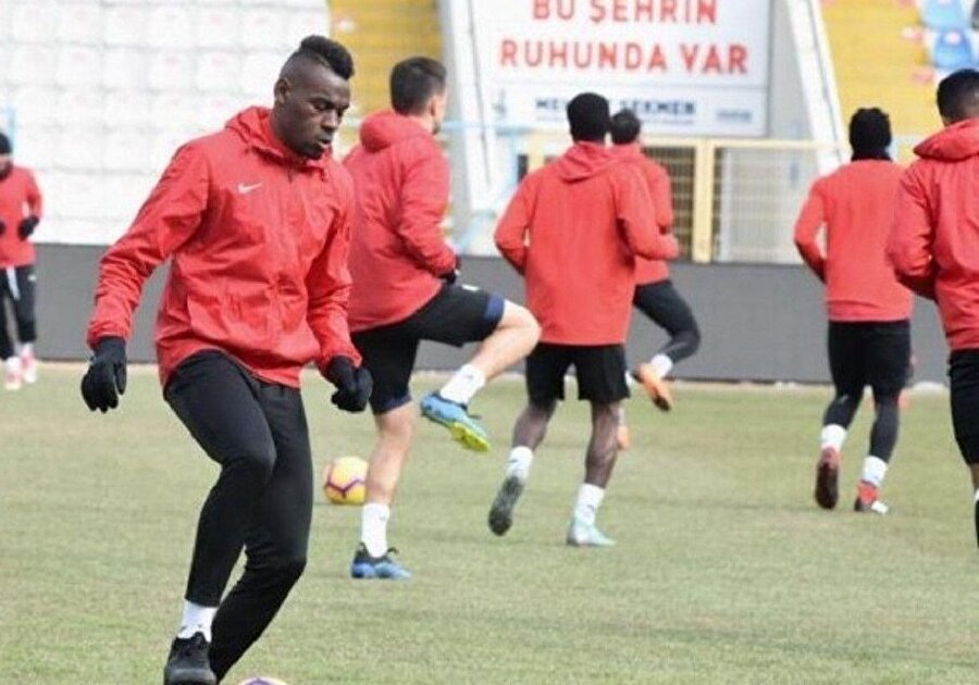 Rashad Muhammed bu sezon çıktığı 18 maçta 2 gol atarken 2 de asist yaptı.