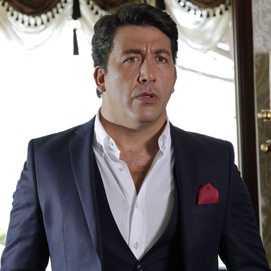 Emre Kınay.
