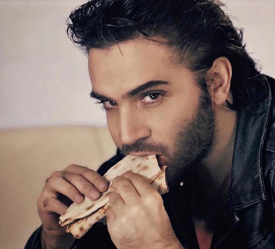 Kız: Lahmacuna bayılırım / Ben: