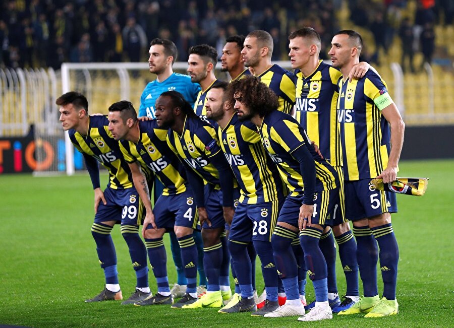 Fenerbahçe forması giyen oyuncuların Zenit maçı hatıra fotoğrafı.