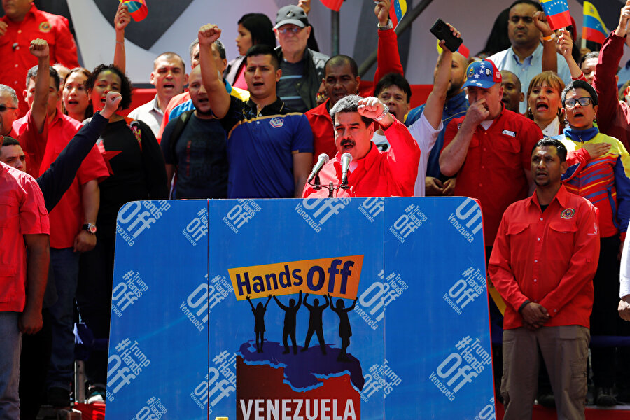 Venezuela Devlet Başkanı Maduro, başkent Caracas'ta düzenlenen gösteride destekçilerine seslendi.