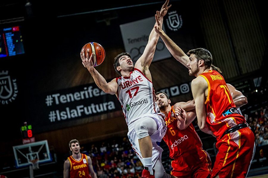 A Milli Erkek Basketbol Takımı, İspanya’ya 74-58 yenildi.