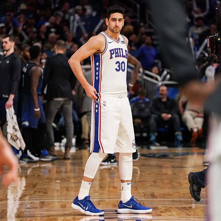 Furkan Korkmaz mola dönüşünde maçın başlamasını bekliyor.