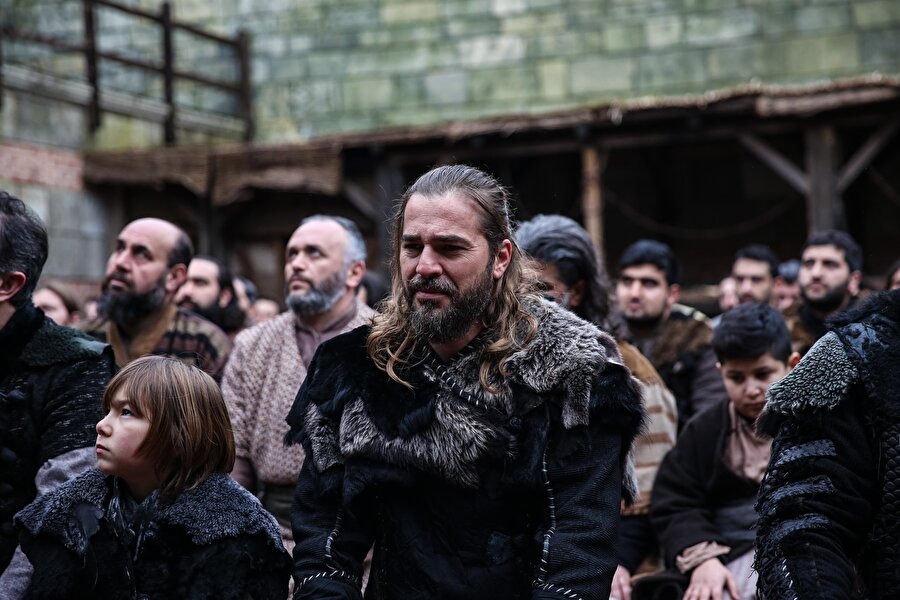 Diriliş Ertuğrul dizisinden başrol oyuncusu Engin Altan Düzyatan. 
