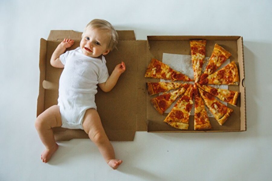 10. hafta

                                    Pizza dilimleriyle bebek fotoğrafı kaydetmek çok fazla bilinen bir yöntem değil.
                                